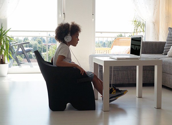 泡沫材料制作的儿童椅子